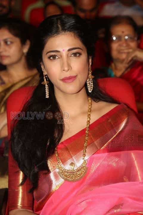 Actress Shruti Hassan Saree Photos