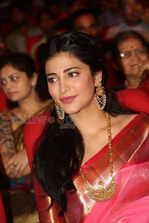 Actress Shruti Hassan Saree Photos