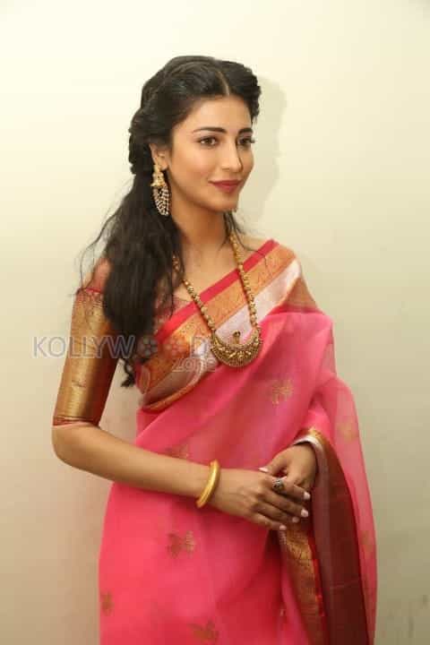 Actress Shruti Hassan Saree Photos