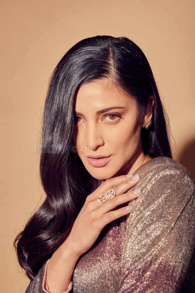 Actress Singer Shruti Haasan Photoshoot Pictures