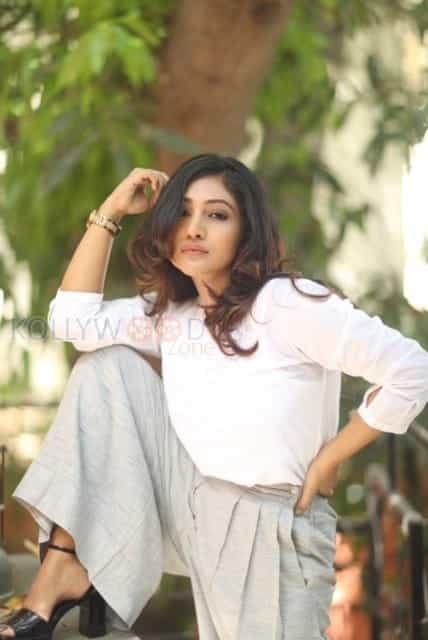 Actress bommu lakshmi new portfolio photoshoot pictures