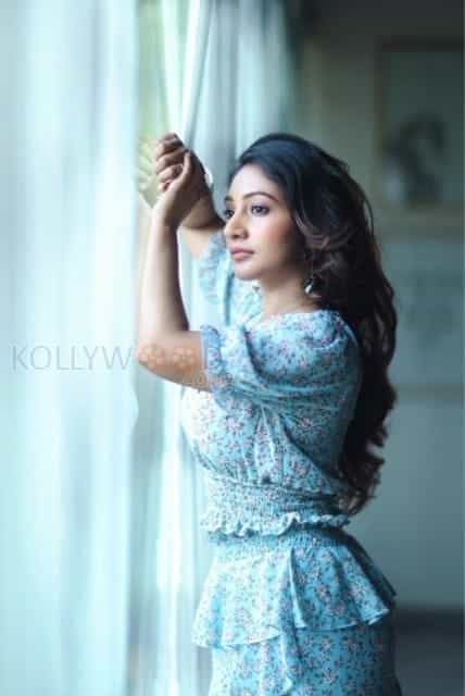 Actress bommu lakshmi new portfolio photoshoot pictures