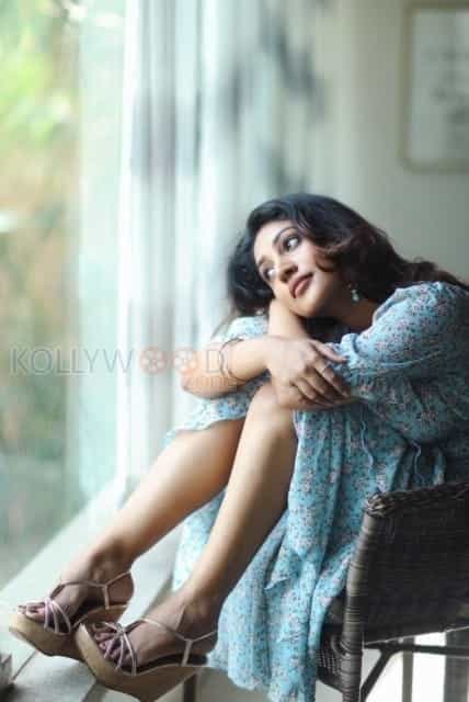 Actress bommu lakshmi new portfolio photoshoot pictures