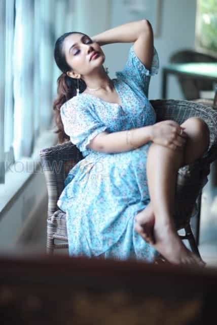 Actress bommu lakshmi new portfolio photoshoot pictures