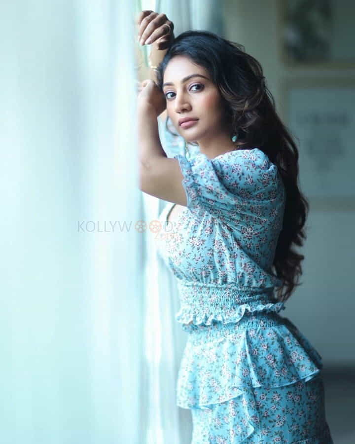 Actress bommu lakshmi new portfolio photoshoot pictures