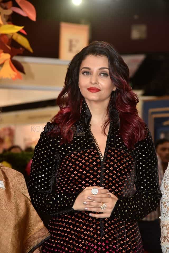 Aishwarya Rai Bachchan Inaugurate The Women Entrepreneurs Exhibition Photos