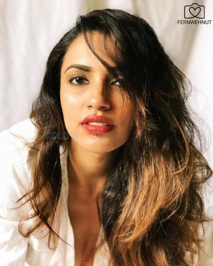 Akshara Gowda Latest Sexy Photoshoot Pictures