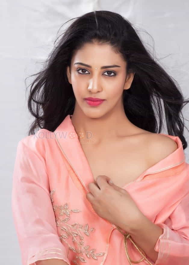 Beautiful Actress Daksha Nagarkar Sexy Photoshoot Photos