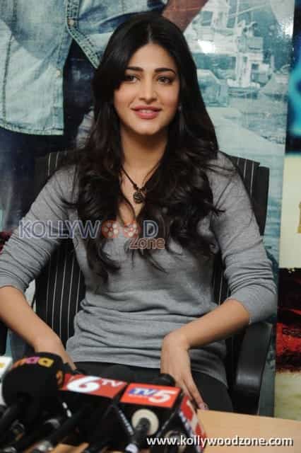 Beautiful Actress Shruti Haasan Photos