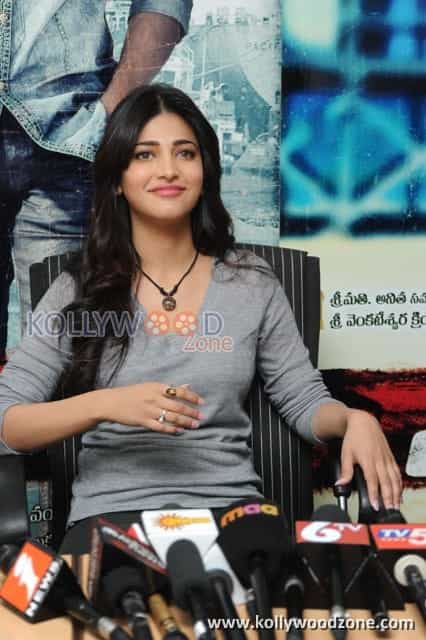 Beautiful Actress Shruti Haasan Photos