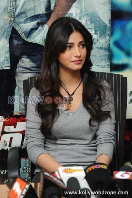 Beautiful Actress Shruti Haasan Photos