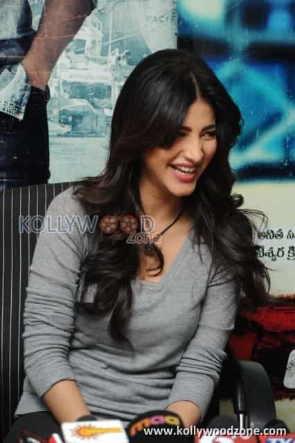 Beautiful Actress Shruti Haasan Photos