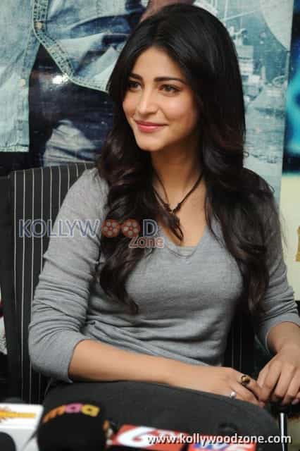 Beautiful Actress Shruti Haasan Photos