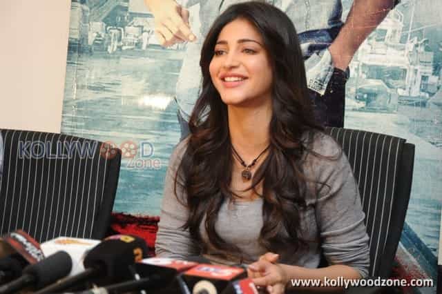 Beautiful Actress Shruti Haasan Photos