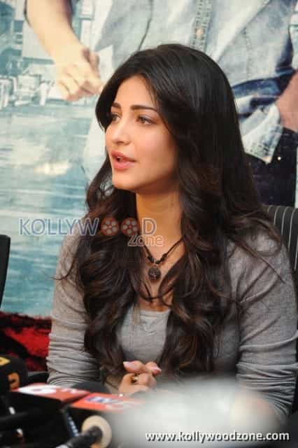 Beautiful Actress Shruti Haasan Photos