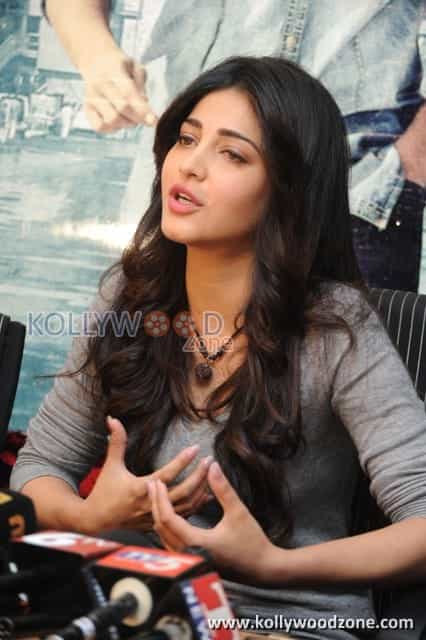 Beautiful Actress Shruti Haasan Photos