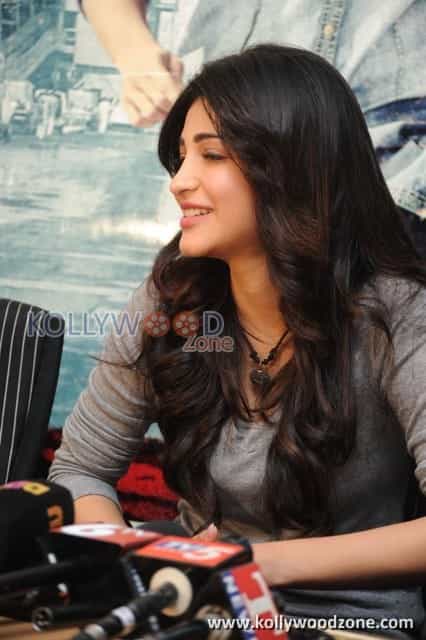 Beautiful Actress Shruti Haasan Photos