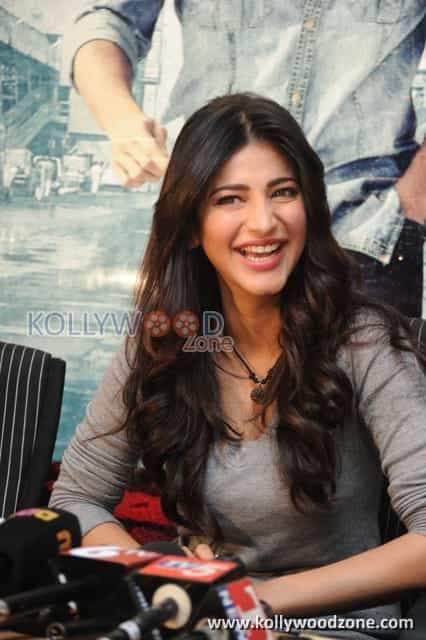 Beautiful Actress Shruti Haasan Photos