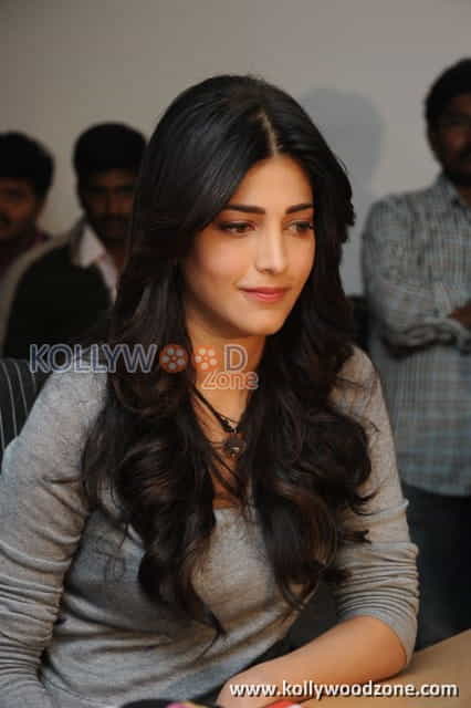 Beautiful Actress Shruti Haasan Photos