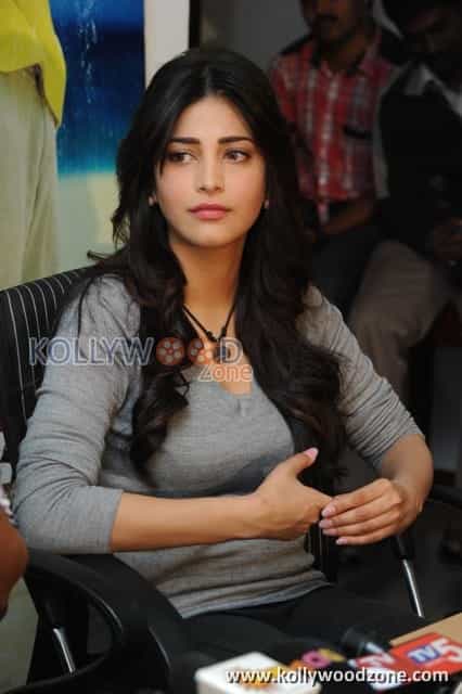 Beautiful Actress Shruti Haasan Photos