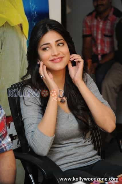 Beautiful Actress Shruti Haasan Photos