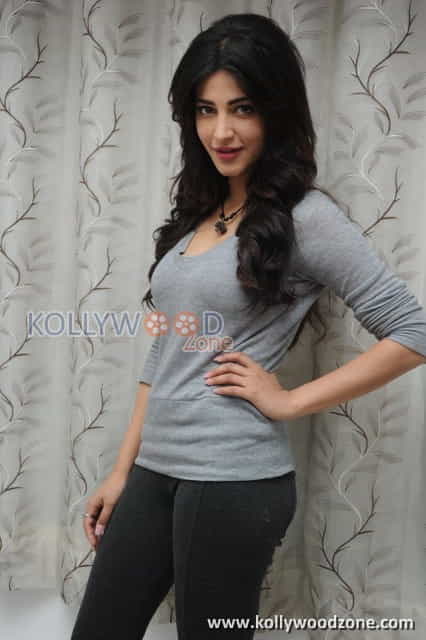 Beautiful Actress Shruti Haasan Photos