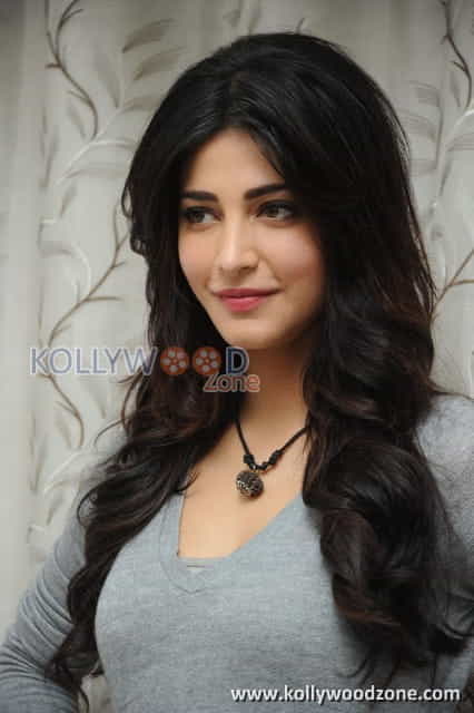 Beautiful Actress Shruti Haasan Photos