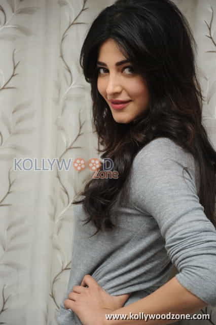 Beautiful Actress Shruti Haasan Photos