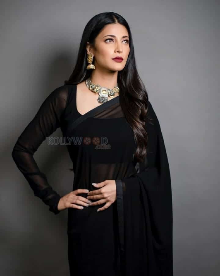 Beautiful Actress Shruti Haasan in Black Saree Photos 03