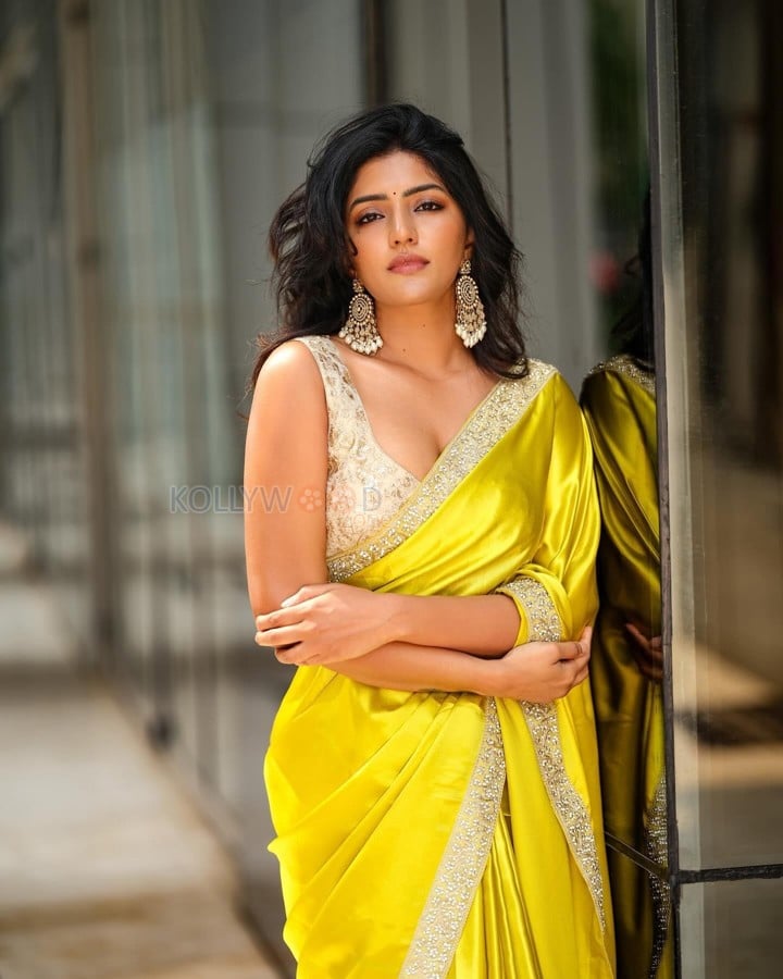 Beautiful Eesha Rebba in a Yellow Saree with a Sleeveless Blouse Photos 01