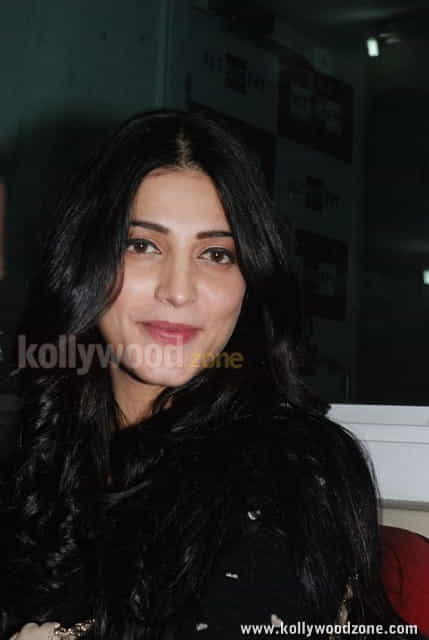 Beautiful Shruthi Hassan At Big Studio Pictures