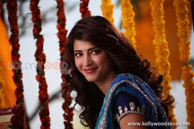 Beautiful Shruthi Hassan Photos