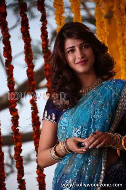 Beautiful Shruthi Hassan Photos