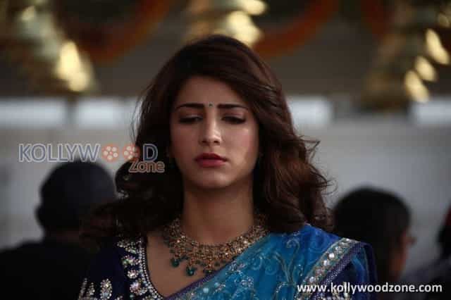 Beautiful Shruthi Hassan Photos