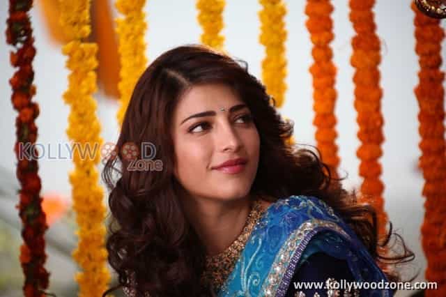 Beautiful Shruthi Hassan Photos