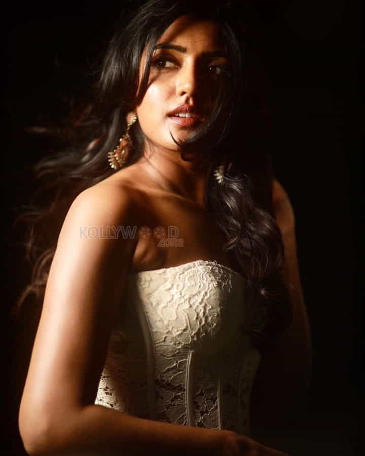 Beautiful eesha rebba photoshoot pictures