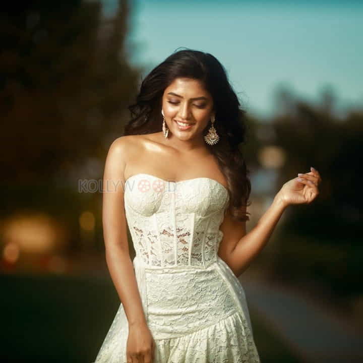 Beautiful eesha rebba photoshoot pictures