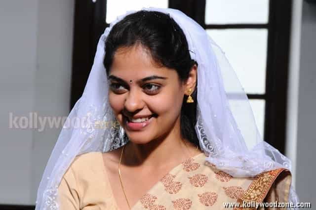 Bindu Madhavi In Kazhugu Movie Photos