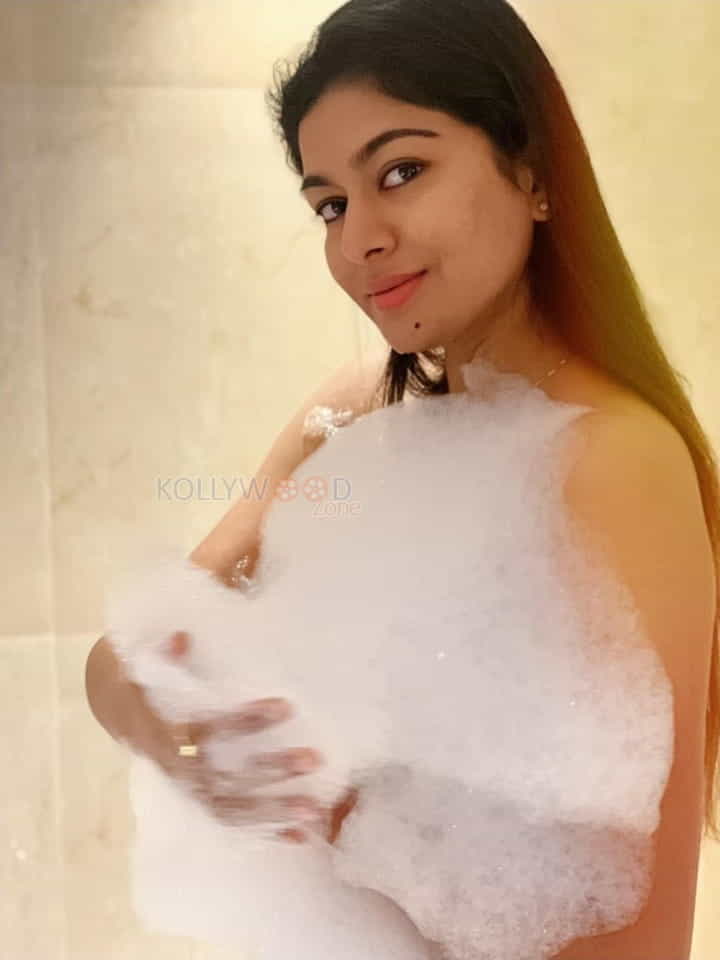 Bold And Beautiful Actress Akshatha Srinivas Naked Bubble Bath Photos