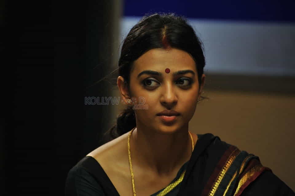 Chithiram Pesuthadi Actress Radhika Apte Stills