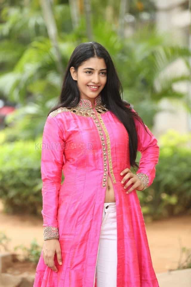 Daksha Nagarkar At Husharu Press Meet Photos