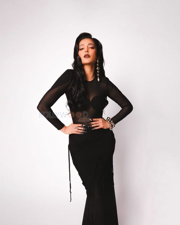 Glam Goddess Shruti Haasan in a Transparent Black Dress Photos 03