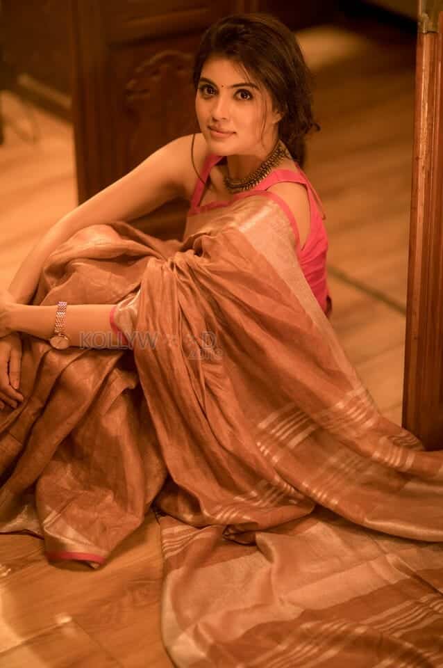 Hanu Man Movie Heroine Amritha Aiyer Sexy Saree Photos 02