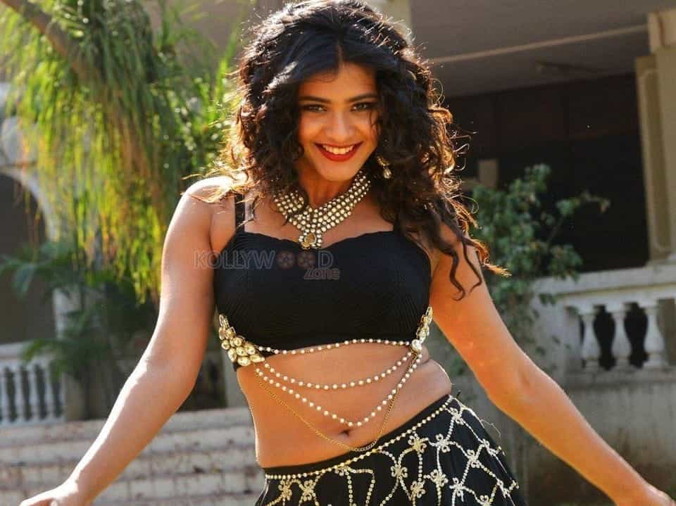 Hebah Patel Hot Pictures