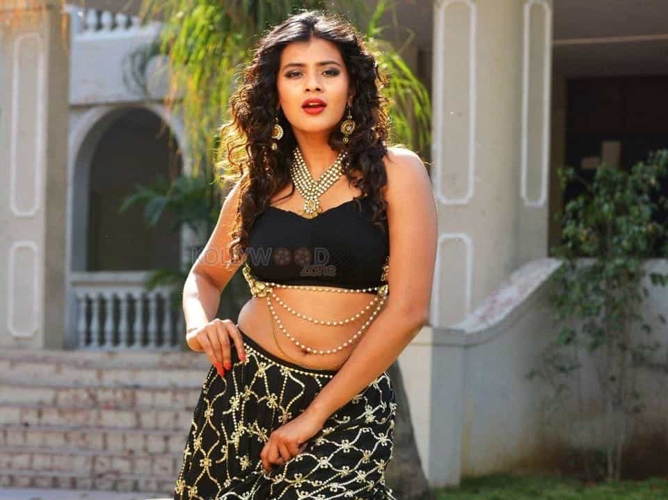 Hebah Patel Hot Pictures