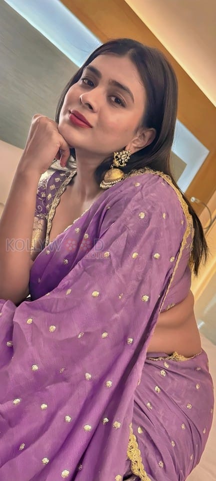 Hebah Patel in a Lavender Saree Picture 01