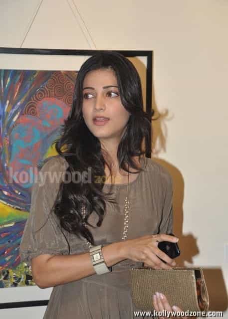 Hot And Sexy Shruti Hassan Pictures