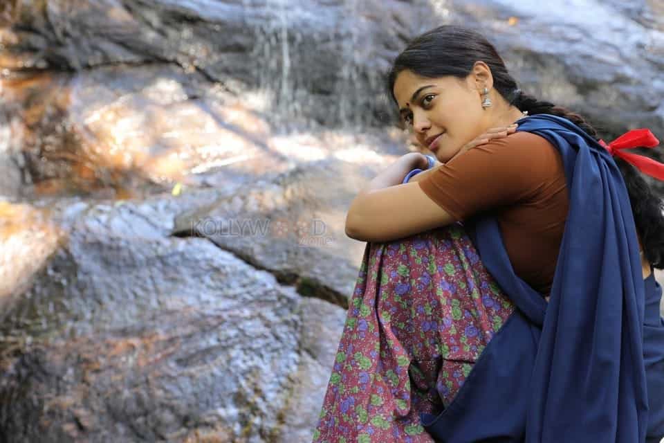 Kazhugu Movie Heroine Bindu Madhavi Stills