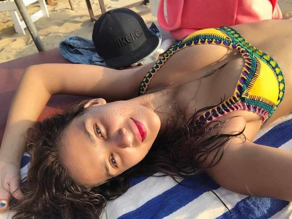 Model Aisha Sharma Sexy Photos