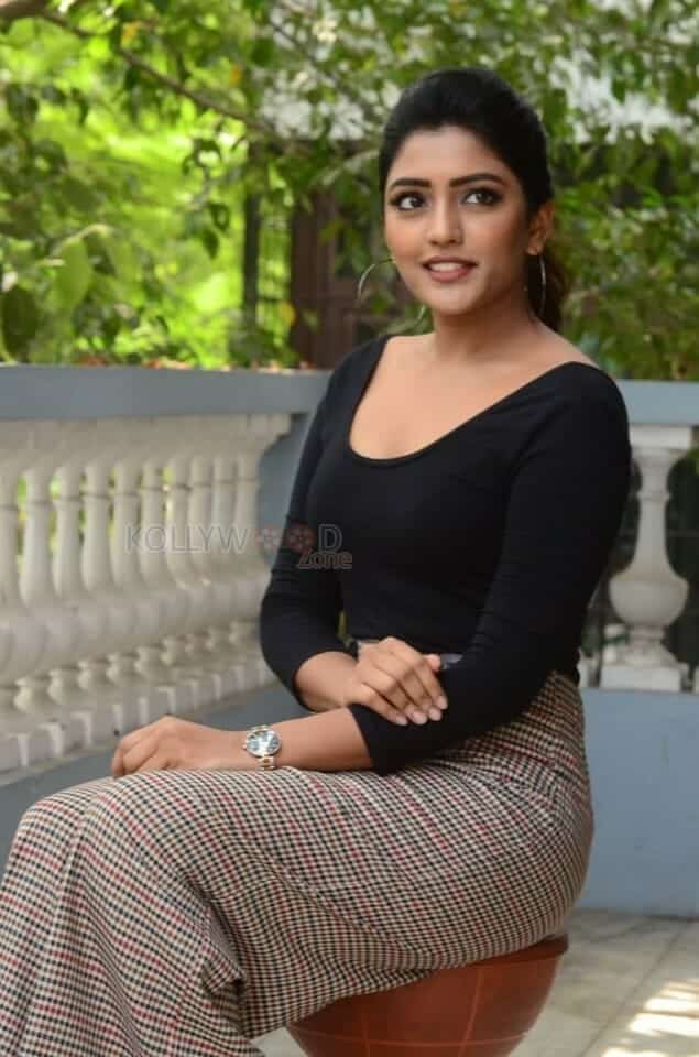 Ottu Movie Heroine Eesha Rebba Pictures 01